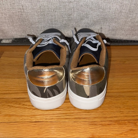 Navy and Camo sneakers - Picture 3 of 4